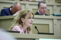 Сенатор Лантратова: Россияне очень любят президента, а во всем мире его искренне уважают