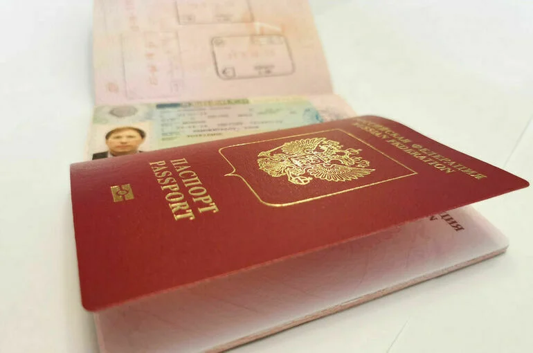 У допущенных к гостайне предложили проверять загранпаспорта 