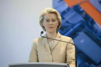 Глава Еврокомиссии осудила нападение на премьера Словакии