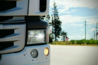 Украинские дальнобойщики перекрыли трассу из-за новых правил мобилизации