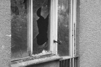 В Белгороде дрон влетел в окно многоквартирного дома, ребенок получил ранения