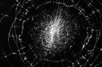 В Шебекино торговые павильоны посекло осколками при атаке дрона