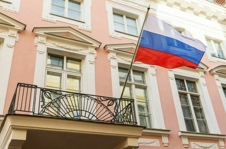Посольство РФ: МИД Эстонии вызвало дипломата из-за снятия буев на Нарве
