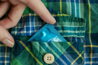 В России проведут эксперимент по маркировке презервативов и шприцев