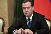 Медведев заявил военным, что России «нужна только победа»