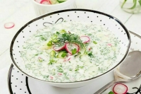 Яйца, зелень и редис: какие продукты для окрошки подорожали за год