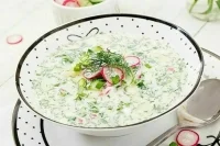 Яйца, зелень и редис: какие продукты для окрошки подорожали за год