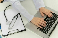 Не стоит из врача делать оператора ЭВМ