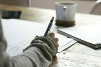 Для женщин с двумя и более детьми предлагают сократить рабочую неделю