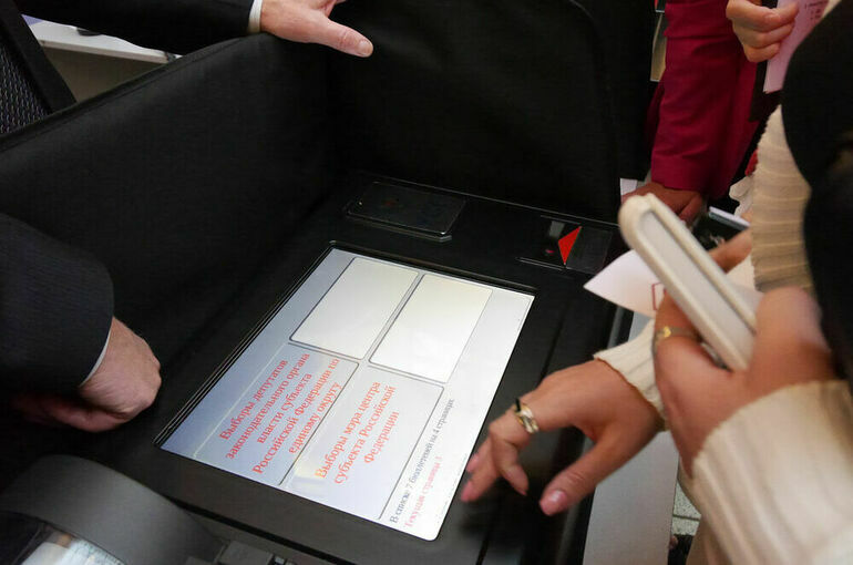 В Госдуме предложили разрешить кандидатам использовать для агитации фото семьи