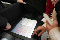 В Госдуме предложили разрешить кандидатам использовать для агитации фото семьи