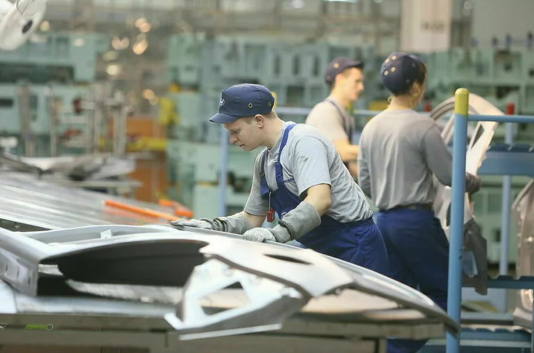 Алиханов: Минпромторг может ввести маркировку в автомобильной отрасли
