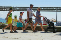 Сенатор Святенко предложила маркировать гостиницы и кафе для многодетных семей