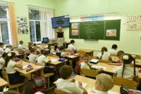 Кабмин оценит нагрузку на школьников после введения единых программ обучения