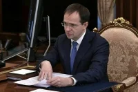 Мединский объяснил, почему религиозная символика исчезла с флага РФ