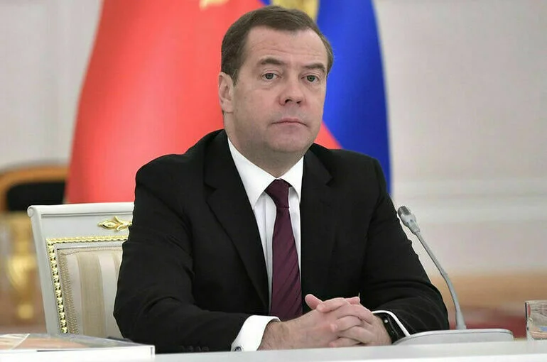 Медведев поздравил россиян анимированной картой РФ с Украиной в составе