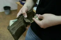 Зарплату «на руки» ниже МРОТ предлагают запретить