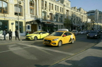 Пассажирам с детьми предлагают не увеличивать цены на такси при повышенном спросе