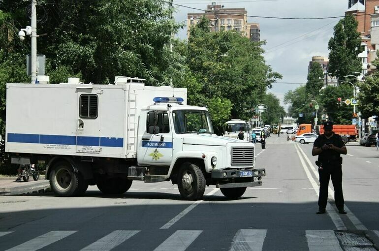 Террористы в Ростове взяли в заложники надзирателя и оперативника