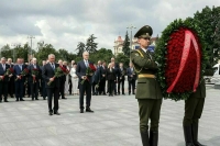 Володин и Сергеенко возложили цветы к монументу Победы в  Минске