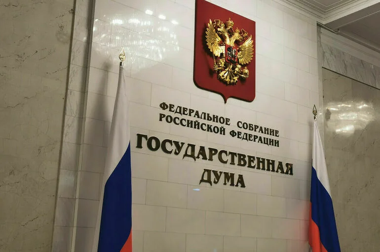 Госдума приняла в первом чтении проект о запрете продажи энергетиков детям 