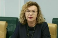Сенатор Епифанова допустила снижение цен на социально значимые продукты с июля