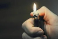 Продажу зажигалок и газовых баллонов детям хотят запретить федеральным законом