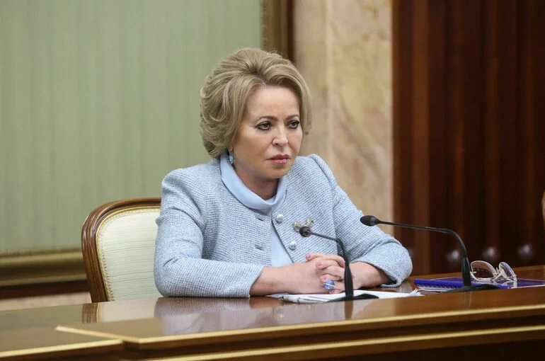 Матвиенко предложила увеличить пособие по беременности уволенным женщинам  