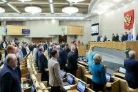 В Госдуме почтили минутой молчания память жертв терактов в Крыму и Дагестане