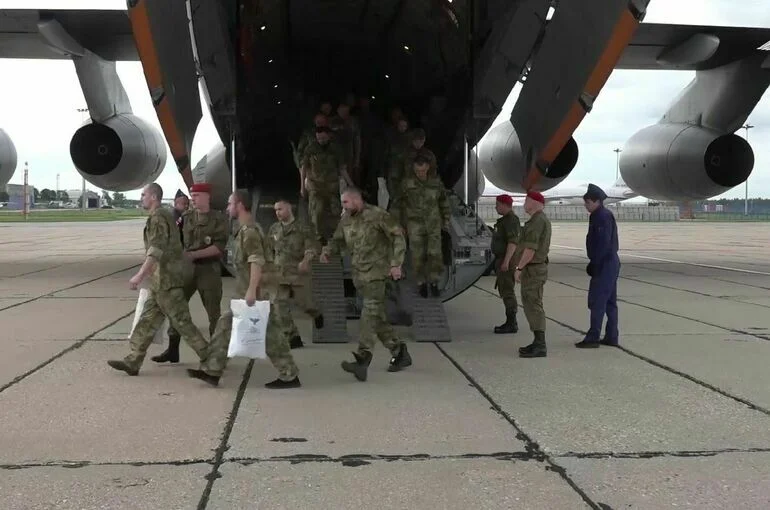 Ил-76 с освобожденными из украинского плена российскими военными прибыл в Москву
