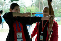 Участники «Поезда Памяти» играют в хоккей и стреляют из лука в Гродно