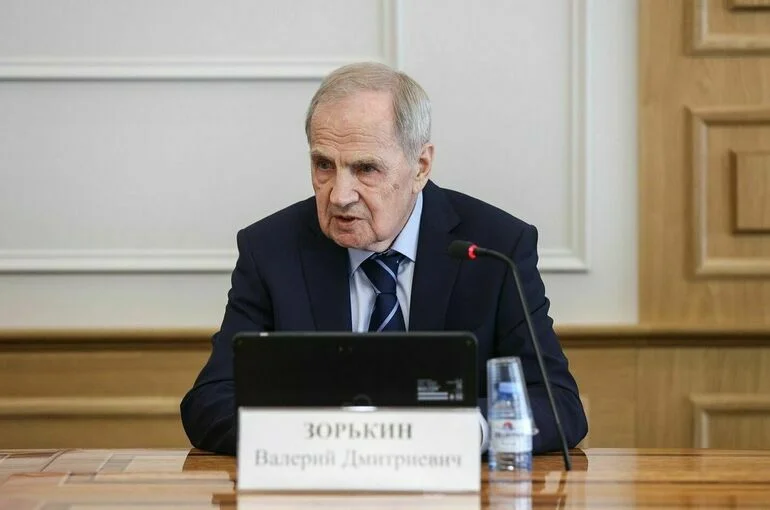 Зорькин назвал решения МУС в отношении должностных лиц РФ «информационным шумом»