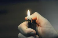 Продажу зажигалок и газовых баллонов детям предложили запретить