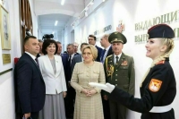 Матвиенко передала кадетскому училищу в Полоцке историческое знамя