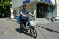 Велокурьеров хотят выгнать с тротуаров