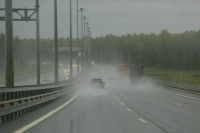 Ураган повалил кран и парализовал работу аэропорта в Петербурге