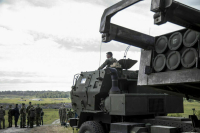 США поставят Украине новую партию артиллерии и снарядов для HIMARS