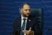 Депутат Мажуга предложил учредить «менделеевскую» стипендию в 15 тысяч рублей