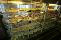 Роспотребнадзор снизит количество соли в рационе школьников