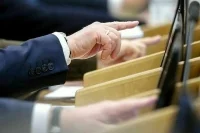 Госдума приняла закон о семейной выплате 