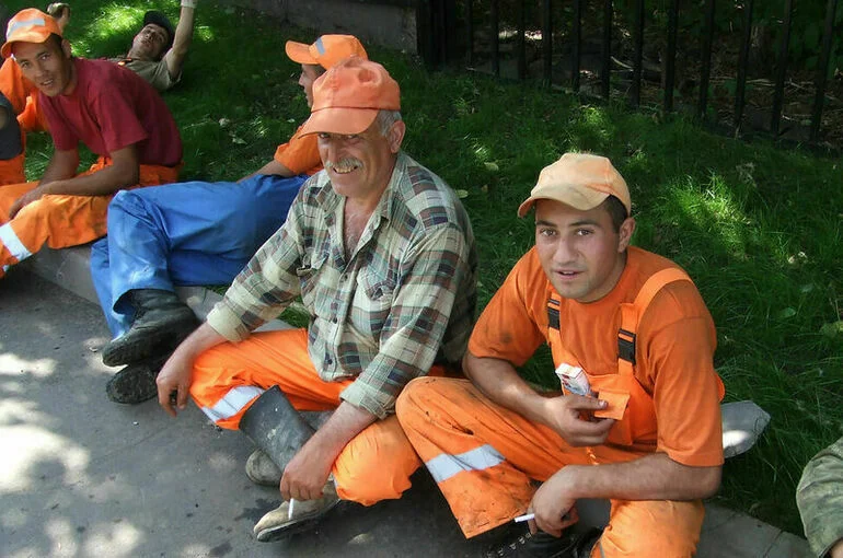В России введут внесудебную блокировку рекламы услуг для незаконных мигрантов