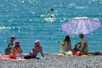 Врач предупредил о вреде долгого пребывания на солнце