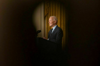 Политолог считает, что победа Байдена на выборах была бы ударом по реноме США