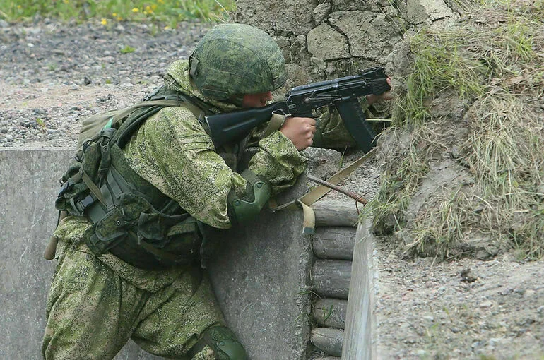 Российские бойцы вызвали огонь на себя ради спасения семьи в Красногоровке