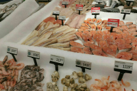 Россияне стали меньше пить и курить, но все еще едят мало овощей и рыбы