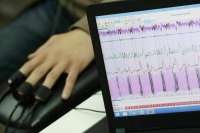 Без проверки на полиграфе не возьмут в банк и полицию