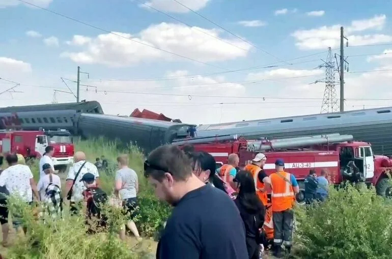 В Волгоградской области остановили движение поездов после схода вагонов