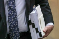 Госдума приняла закон об освобождении учителей от лишних отчетов