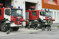 В Екатеринбурге горит цех с химической продукцией