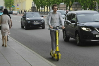 Эксперт: У электросамокатчиков должно быть водительское удостоверение